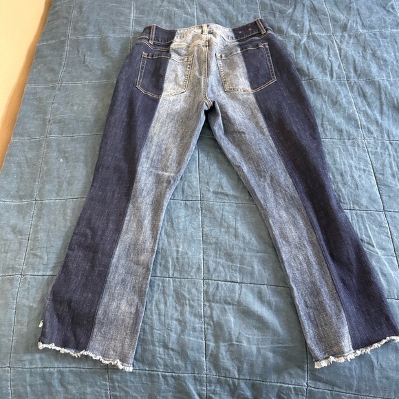 CAbi Hi-low Crop Two Tone Jeans Size 10 - Picture 3 of 8